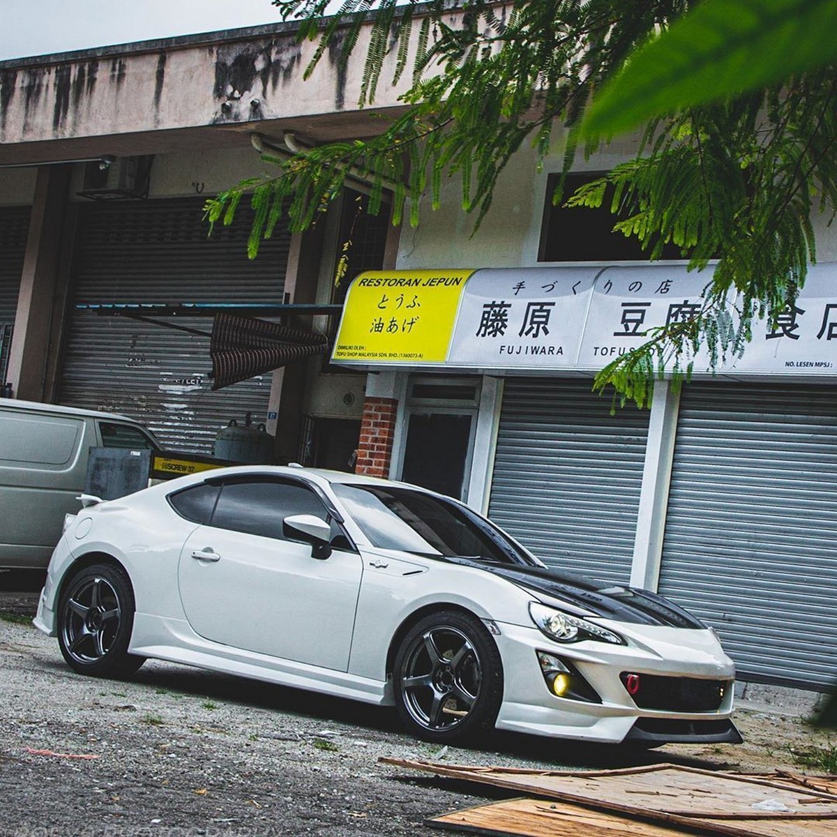 Malaysia First Fujiwara Tofu Shop Featured By Initial D Concept Cafe ...