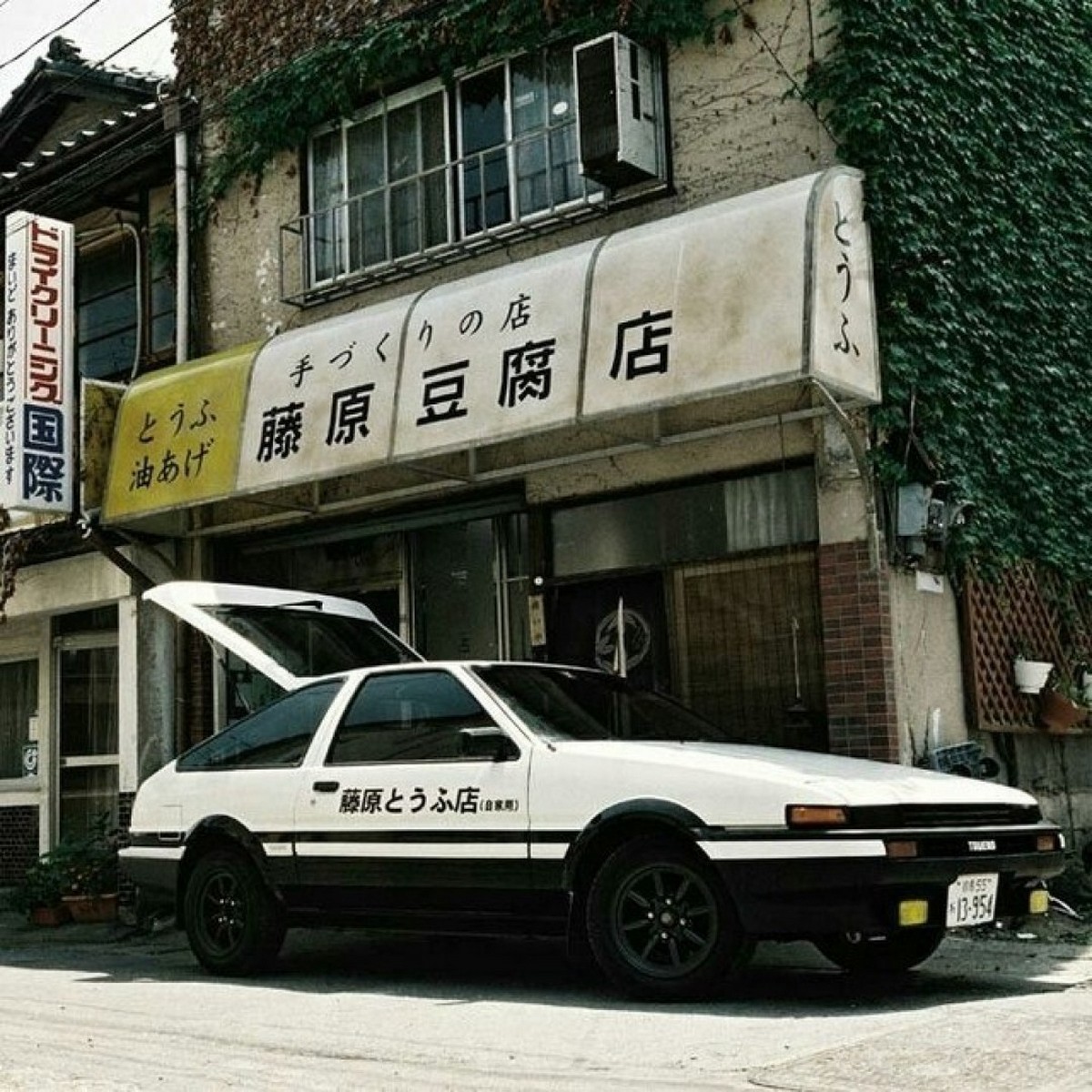 Fujiwara Tofu Cafe Opens to Hundreds of 'Initial D' Series Fans in