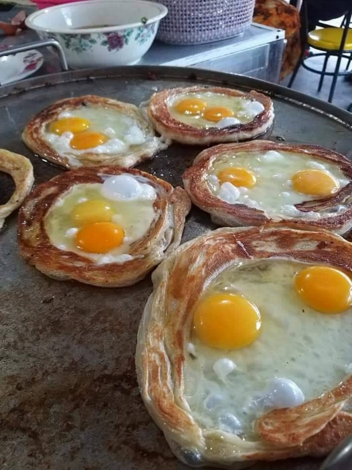 Roti Canai Sarang Burung With Eggs, Comes With 2 Varieties of Normal