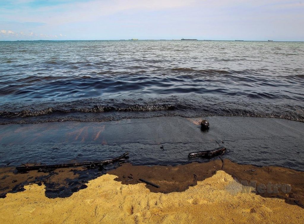 Mysterious Contaminated Foud On Beach at Port Dickson on Batu 10 ...