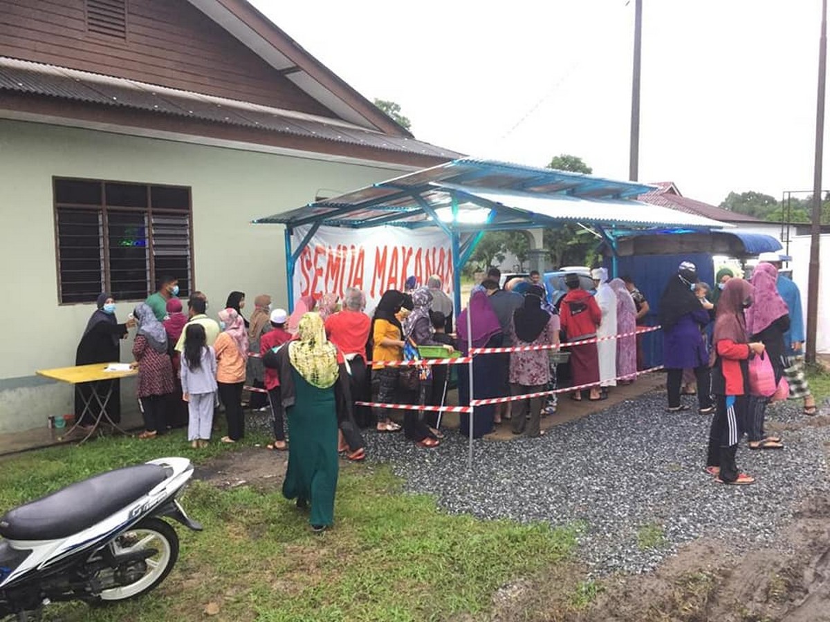 Generous Terengganu Woman Set up A Stall to Help Those in Tight Budget ...